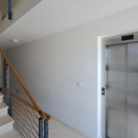 Apartment 3 Bedroom Beautiful In *