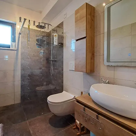 3 Bedroom Beautiful In ميدولين