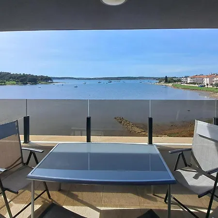 Apartment 3 Bedroom Beautiful In