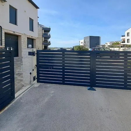 3 Bedroom Beautiful In *