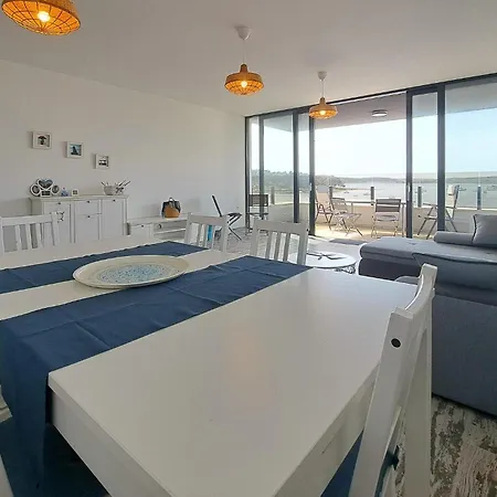 3 Bedroom Beautiful In Lägenhet Medulin